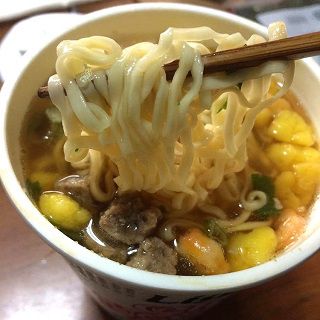 カップルヌードルライト